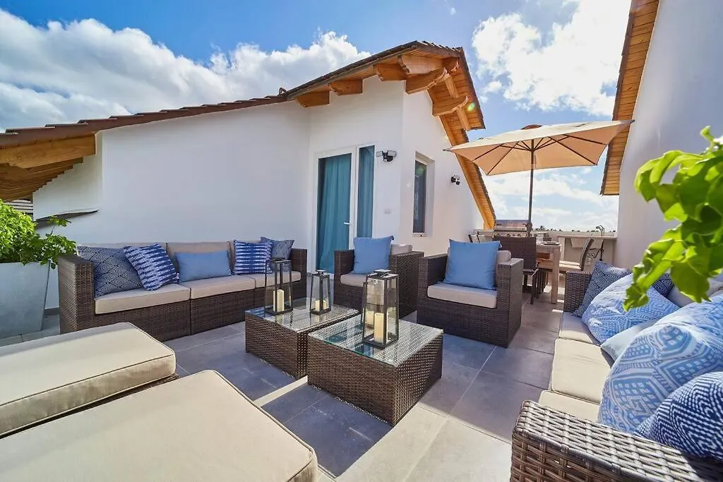 New Loft Duplex With Rooftop Deck contacts